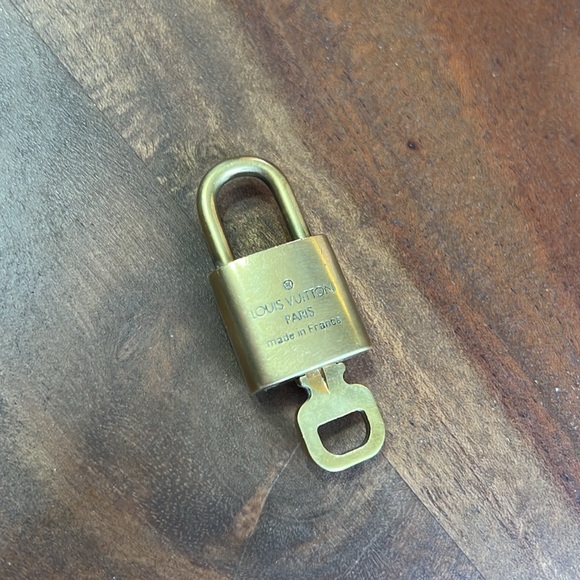 Louis Vuitton lock and key #309 - Picture 2 of 2